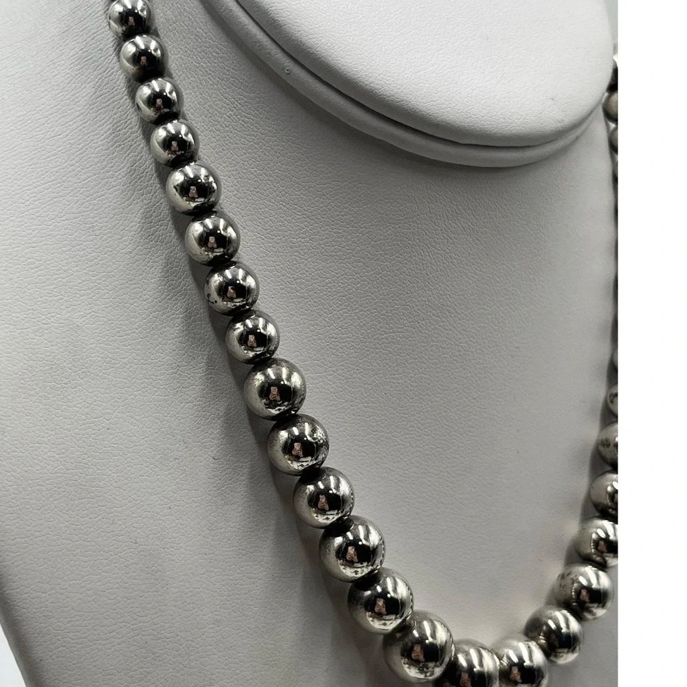 Tiffany & Co Authenticated Hardwear Sterling‎ Graduated Beaded Soldered Necklace